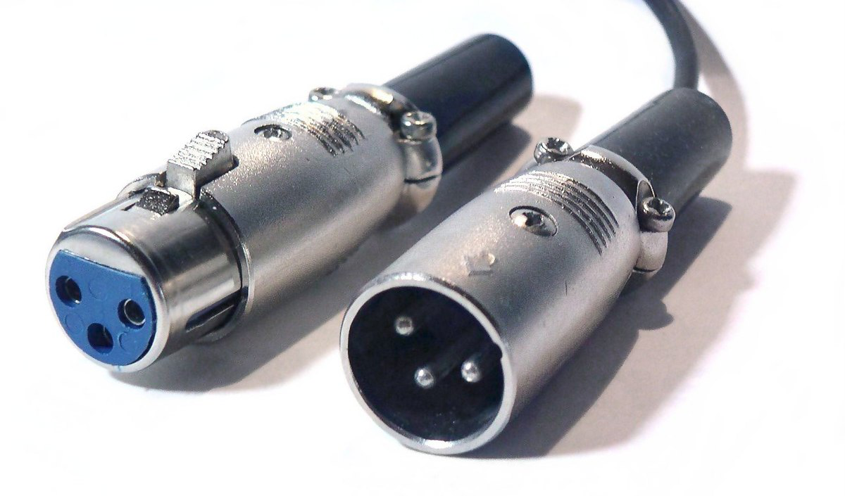 WHAT IS THE DIFFERENCE BETWEEN AVIATION PLUGS AND CONNECTORS?